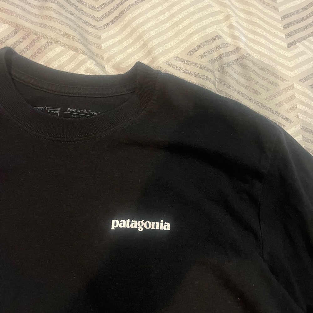 Vans and Patagonia long sleeve t shirt bundle - Picture 6 of 13